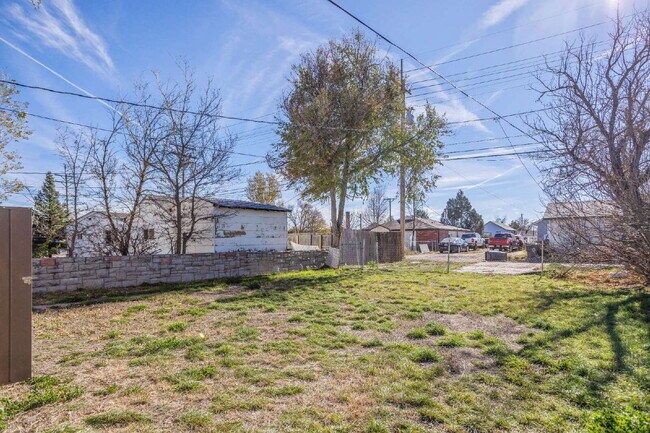 Building Photo - Cute Single Family Home Ready Now!