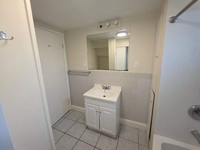 Building Photo - 4762 Greenfield Dr