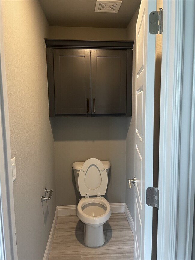 Building Photo - 1800 Sunrise Cir