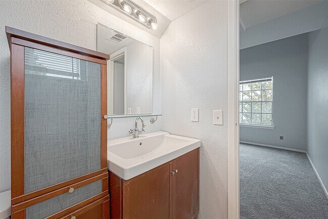 Building Photo - 9809 Richmond Ave.