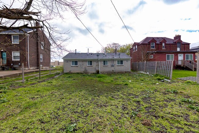 Building Photo - 564 Marquette Dr