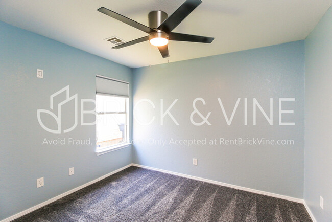 Building Photo - 920 Periwinkle Dr