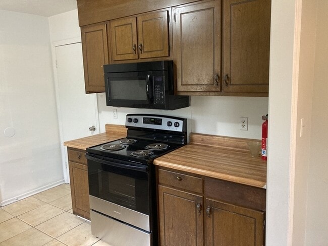 Building Photo - 3 Bedroom in Greenville
