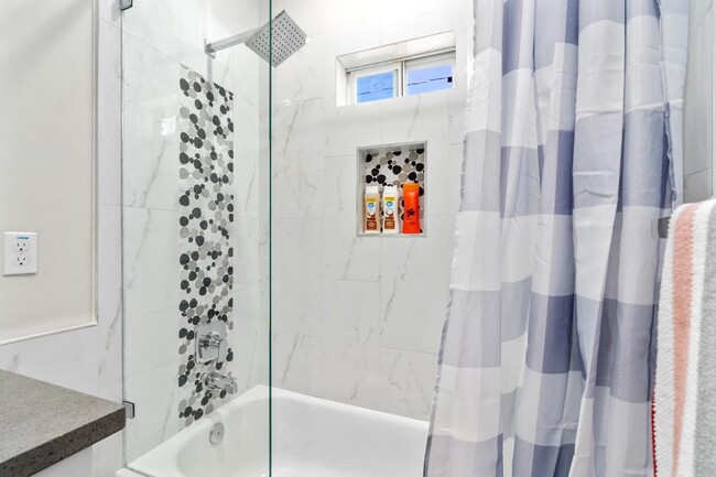 Building Photo - 7101 Foster St