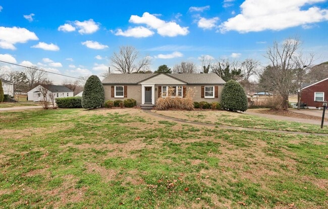 Building Photo - Great Location! Memorial Dr! Beautiful 3 Bedroom 2 Bath Ranch over Unfinished Basement!!