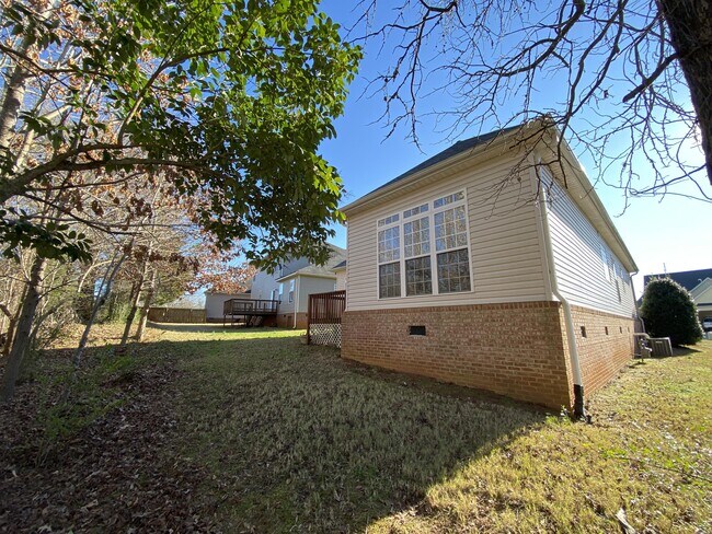 Building Photo - 208 Summergrass Dr