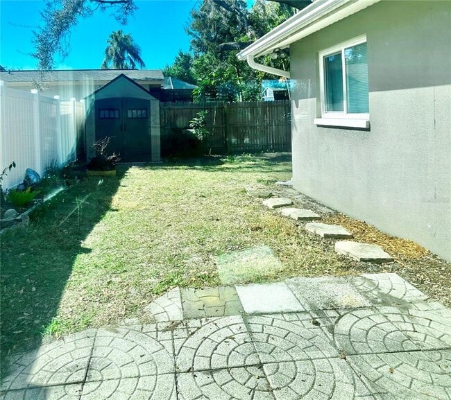 Building Photo - 2054 Broadway Ave