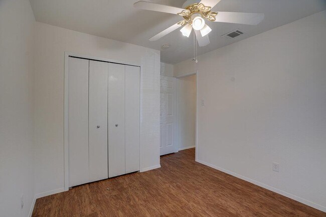 Building Photo - 7100 Barnsdale Way