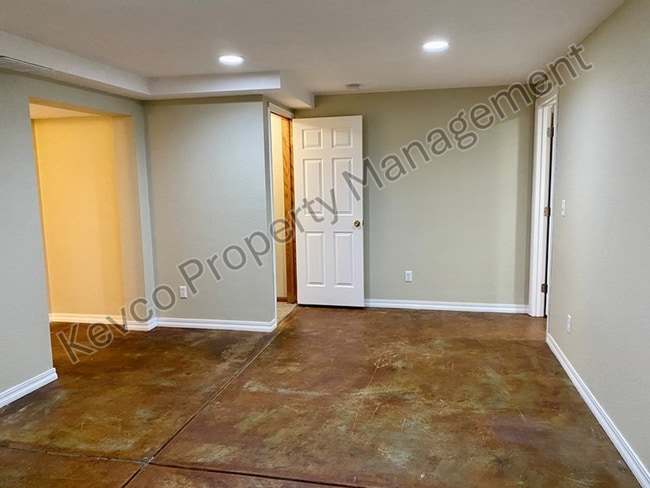 Building Photo - 1637 Westbridge Dr