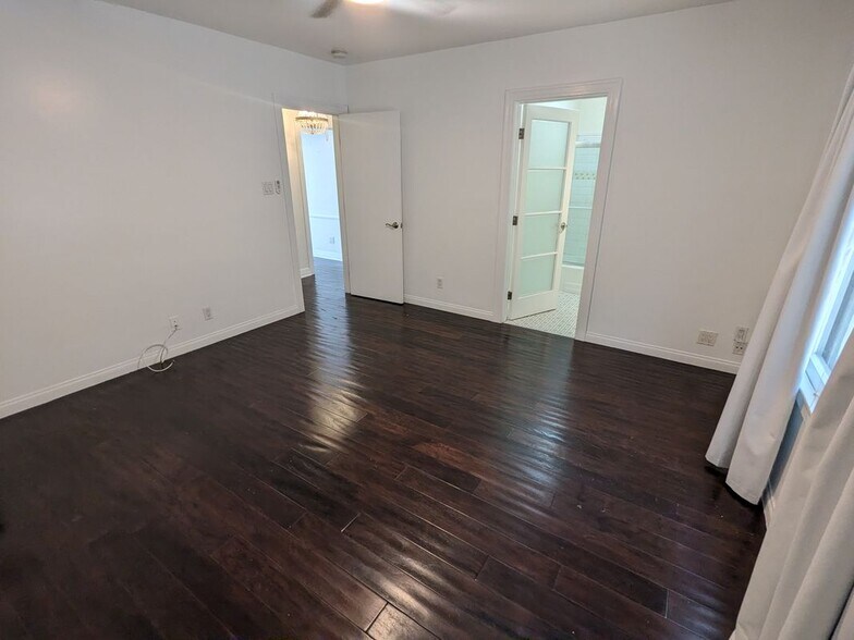Building Photo - 169 N Wetherly Dr