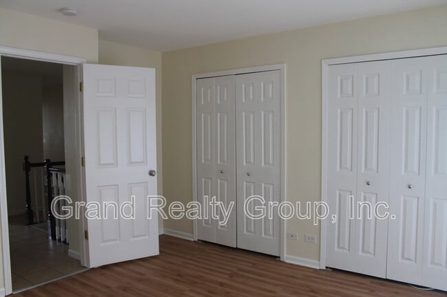 Building Photo - 440 Meadow Green Ln