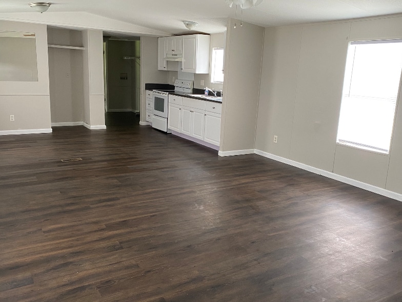 Building Photo - 80 Redwood Ln