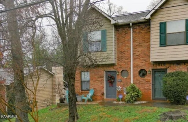 Building Photo - 2BR/ 1.5BA Townhouse in Bearden w/ 1 car garage
