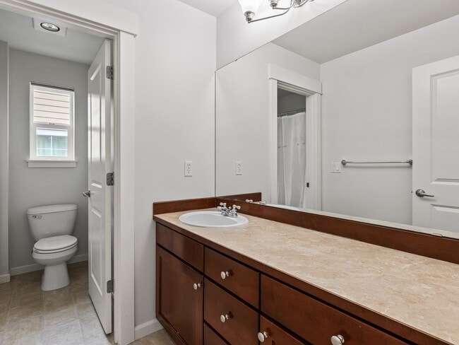 Building Photo - Spacious 4Bd Redmond Home