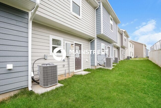 Building Photo - 2 Bedroom Pet-Friendly Home in La Vergne, TN with Main Street Renewal