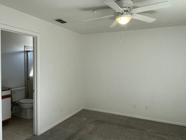 Building Photo - LAKE1335