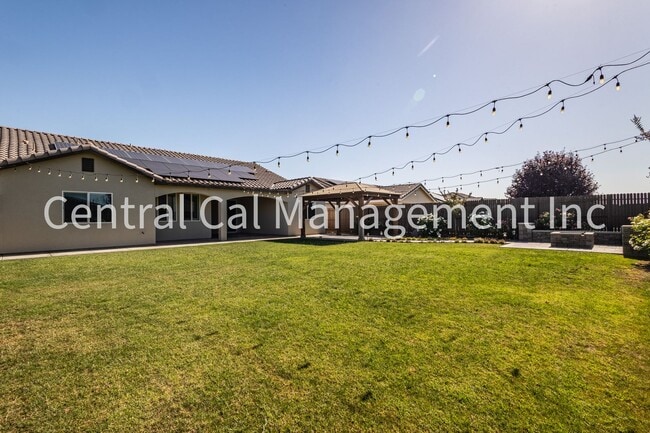 Building Photo - 4 bedroom/3 Bath Home with Solar in the Southwest - $3195 Per Month!