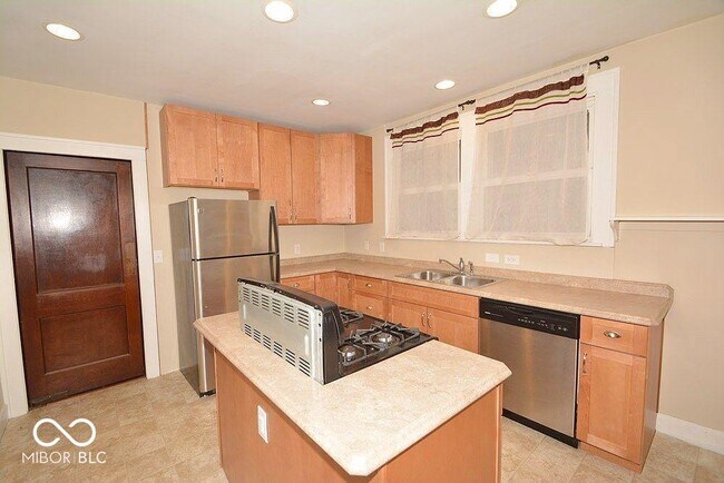 Building Photo - 4905 Broadway St