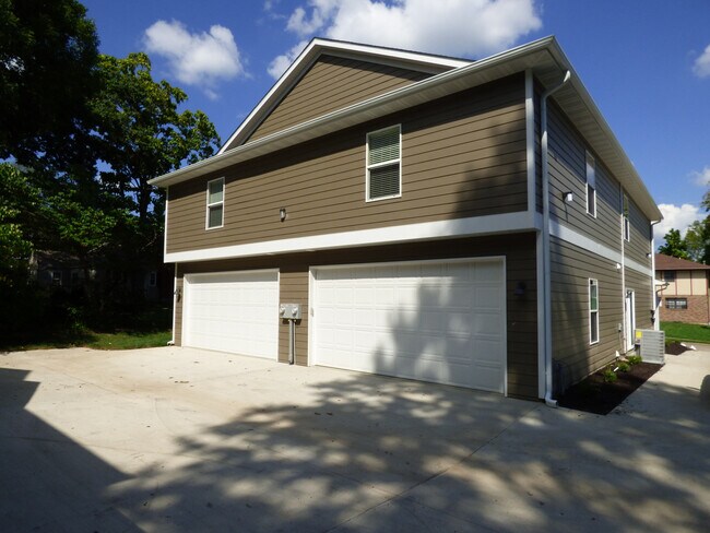 Building Photo - 115 N Garth Ave