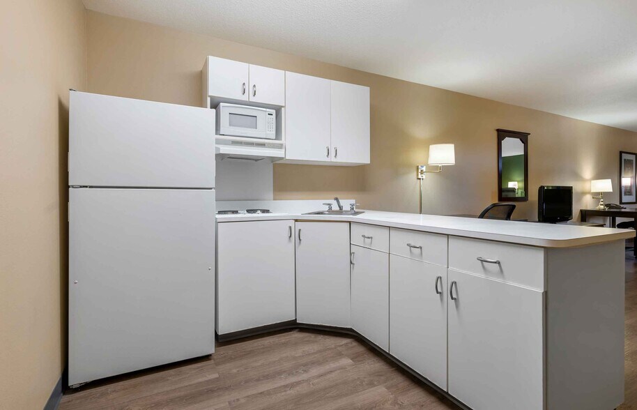 Building Photo - Furnished Studio-Chicago - Buffalo Grove - Deerfield