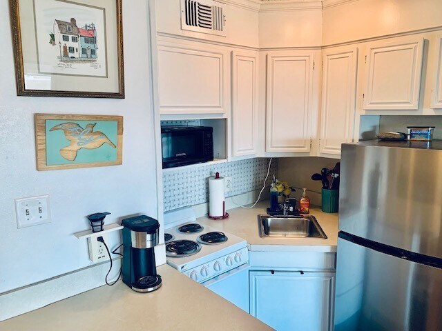 Building Photo - 6102 Seawall Blvd