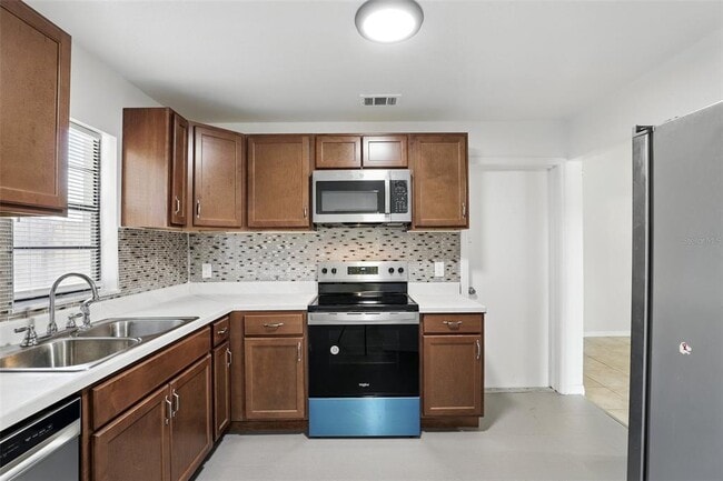 Building Photo - 28 N Lancelot Ave