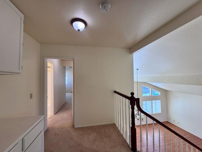 Building Photo - Spacious 3 Bedroom Home with High Ceilings...
