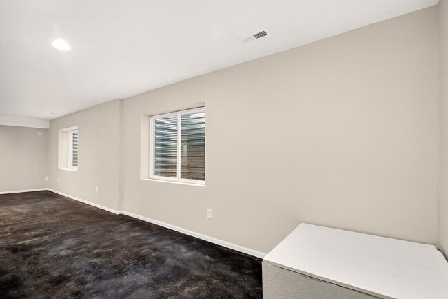 Building Photo - 2017 Capital Dr