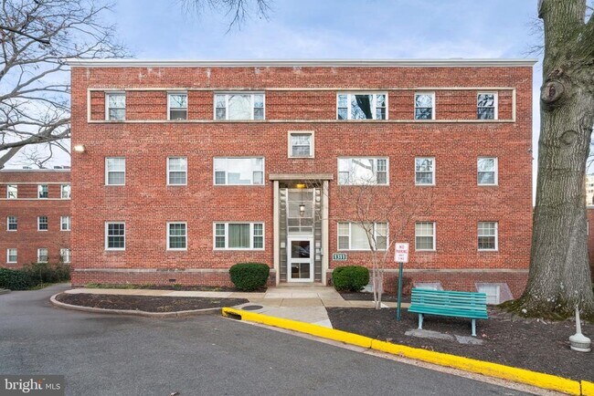 Building Photo - 1311 N Ode St