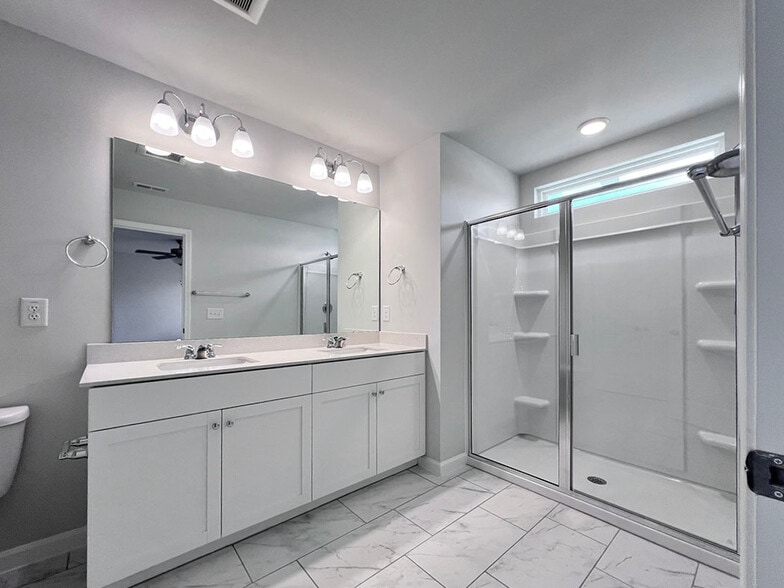 Building Photo - 155 Siebold St