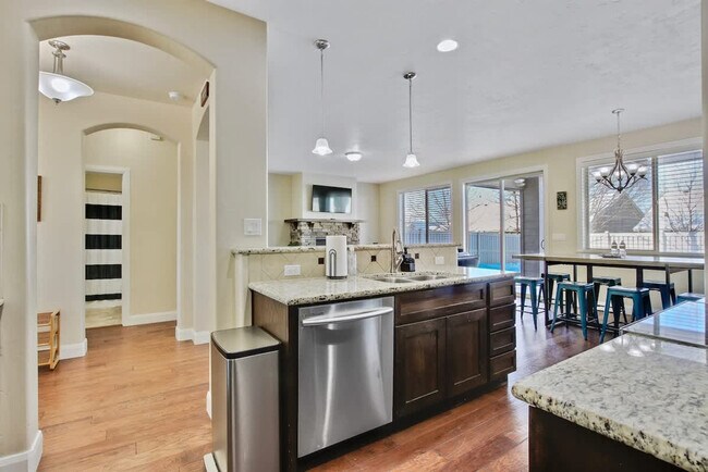 Building Photo - 4631 N Adale Ave
