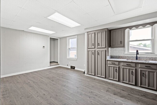 Building Photo - Stunning 3 bedroom home in Carrick available May 15!