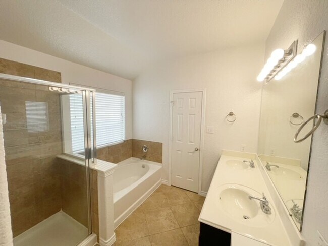 Building Photo - 3BED/2BATH Home for lease! Available NOW!