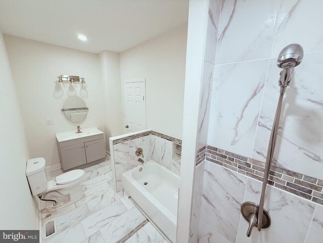 Building Photo - 714 Dolphin St