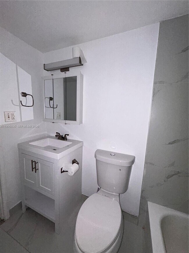 Building Photo - 1720 NW N River Dr