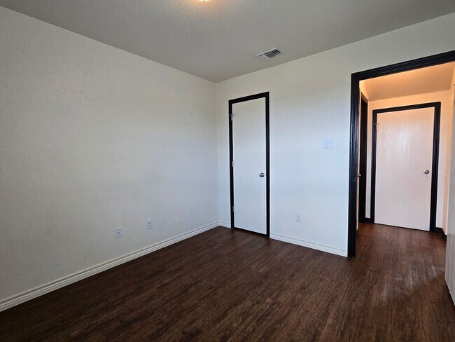 Building Photo - RENT REDUCTION & SPECIAL - AVAILABLE NOW!