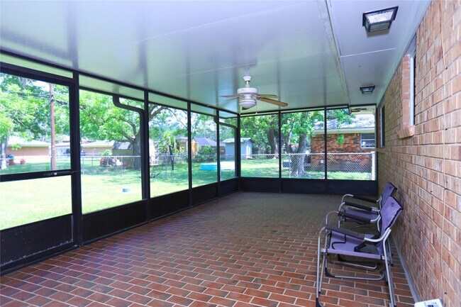 Building Photo - 115 Irwin Rd