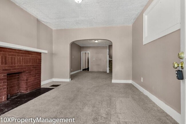 Building Photo - 498 N Champion Ave