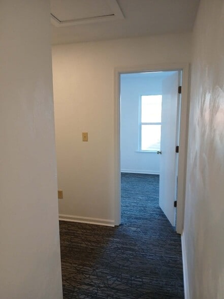 Building Photo - 2403 Roanoke Ave