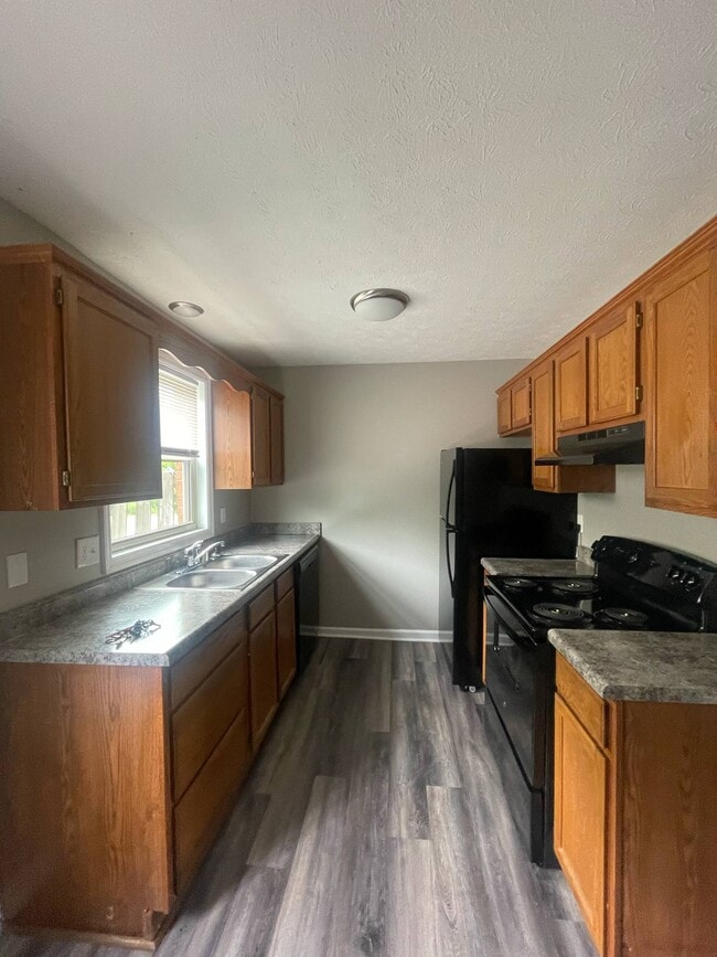 Building Photo - 490 Garden City Dr