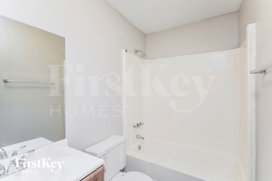 Building Photo - 2281 Briarwood Cir SW