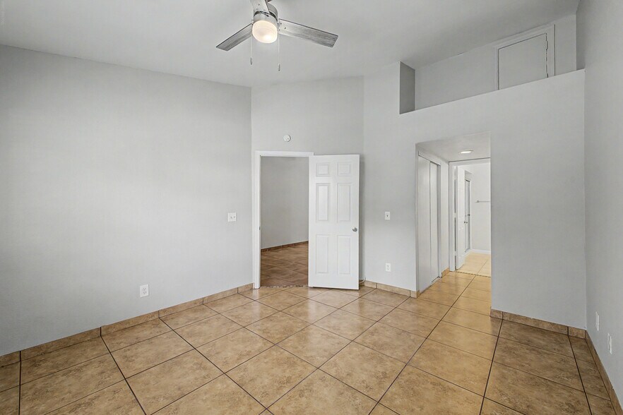 Building Photo - 170 E Guadalupe Rd