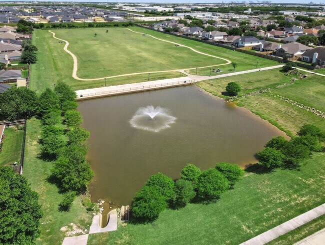 Building Photo - 3803 Redbud Dr