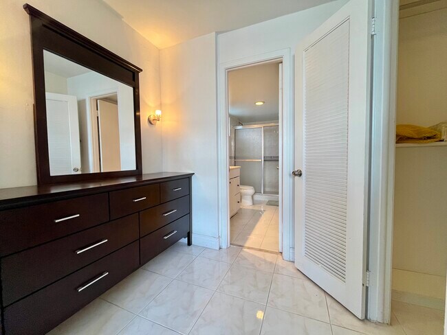 Building Photo - 3551 NE 169th St