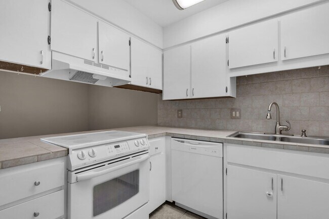 Building Photo - 62 4th Ave