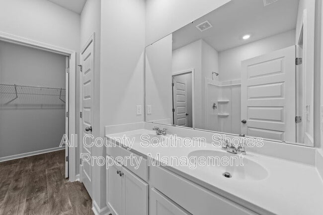 Building Photo - 136 Talladega Dr