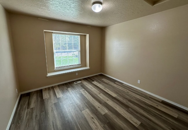 Building Photo - Comfortable & Stylish Single-Level Living ...