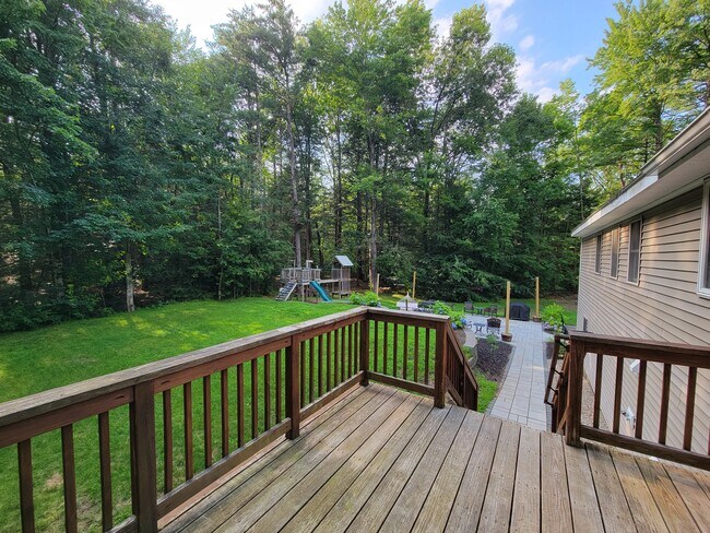Building Photo - 42 Forest Dr