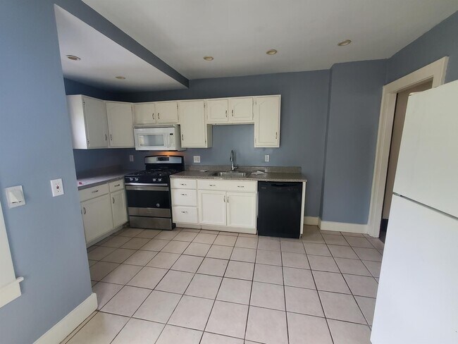 Building Photo - 420-422 Cedarwood Terrace