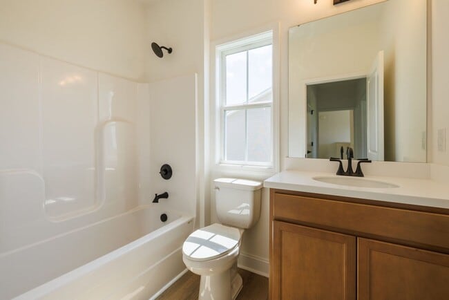 Building Photo - ONE-MONTH FREE RENT Move-Incentitive!!! Ne...